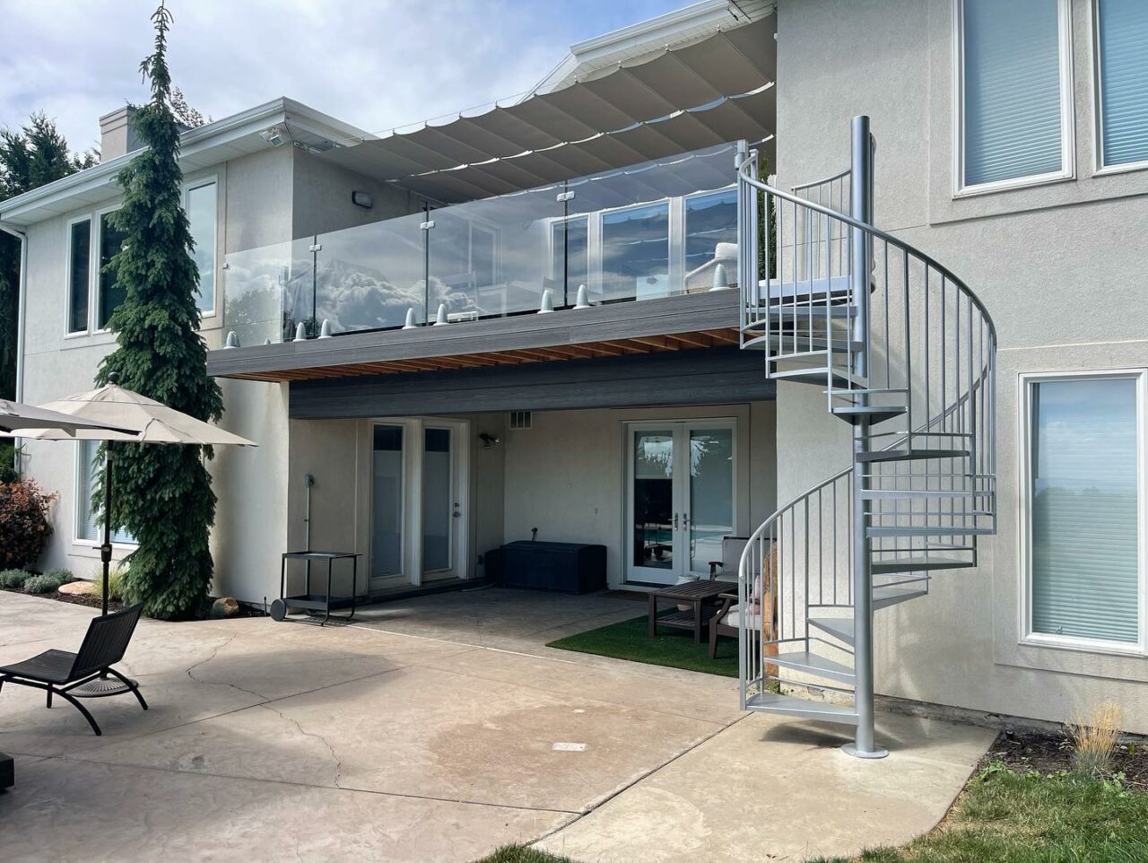 Custom Deck with Glass railing - Custom deck builders in Ogden, Utah