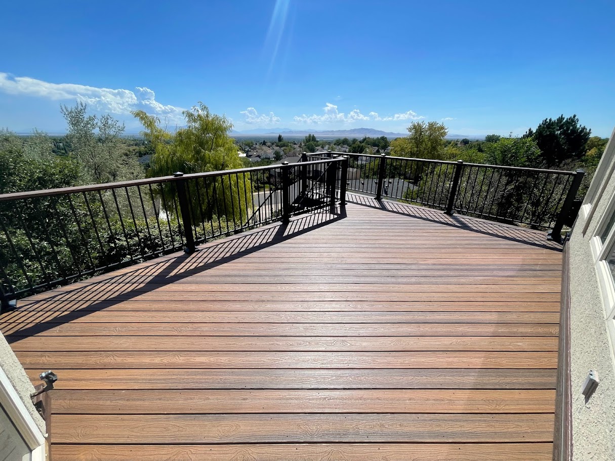 the upper level of a deck offering a spectacular view - Deck railing and multi-level deck designs - Composite Deck Builder Utah